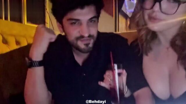 Kızları Domaltıp eteğini kaldırıyor sırayla içlerine giriyor